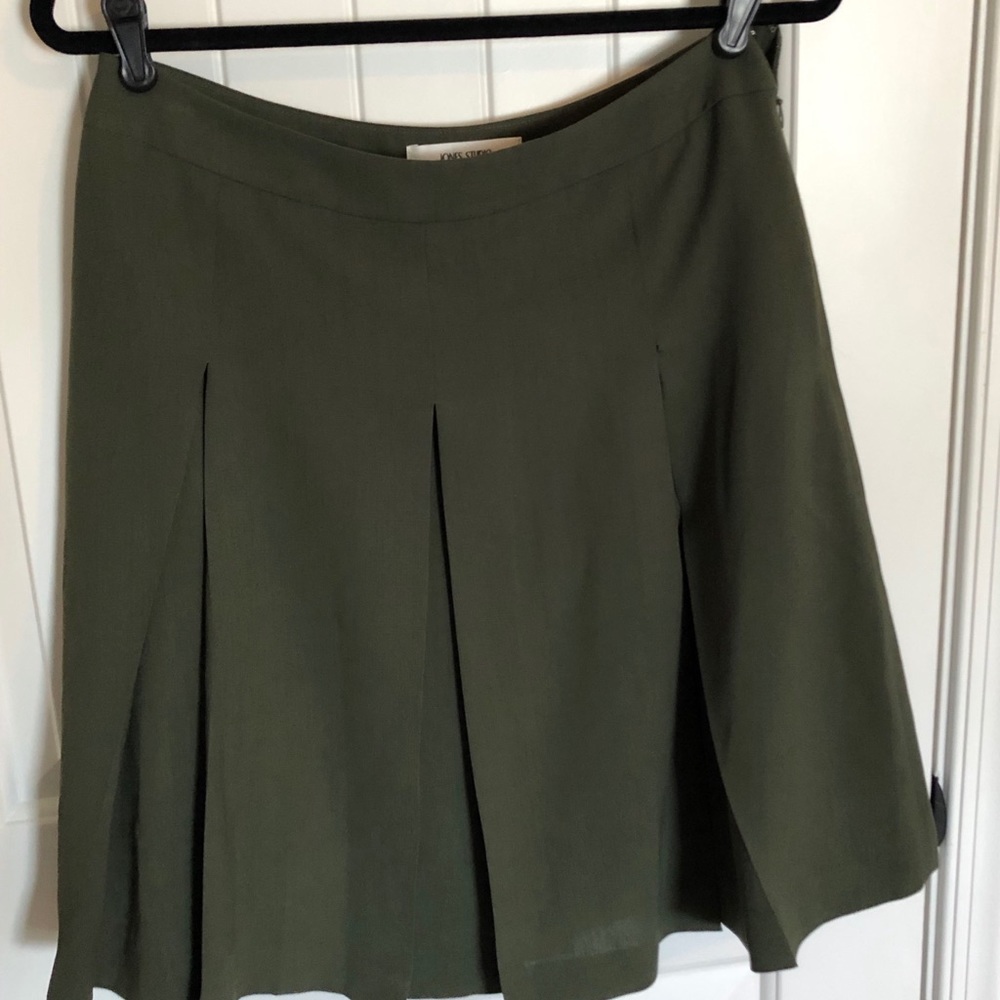 Women’s Jones Studio pleated skirt Sz 6